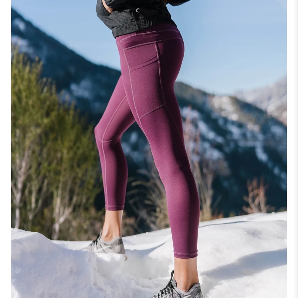 🌲 NWT Zyia light n tight hi rise capri leggings